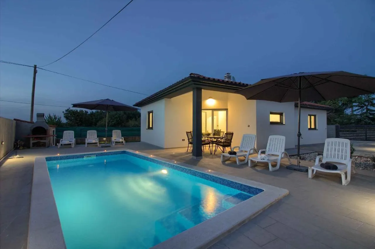 Charming Villa Sissano With Private Pool Near Pula Šišan