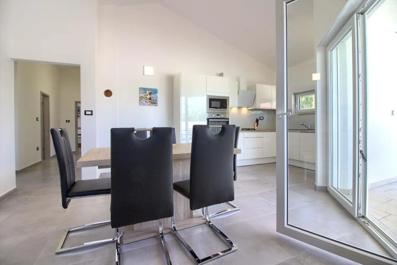 Charming Villa Sissano With Private Pool Near Pula Шишан