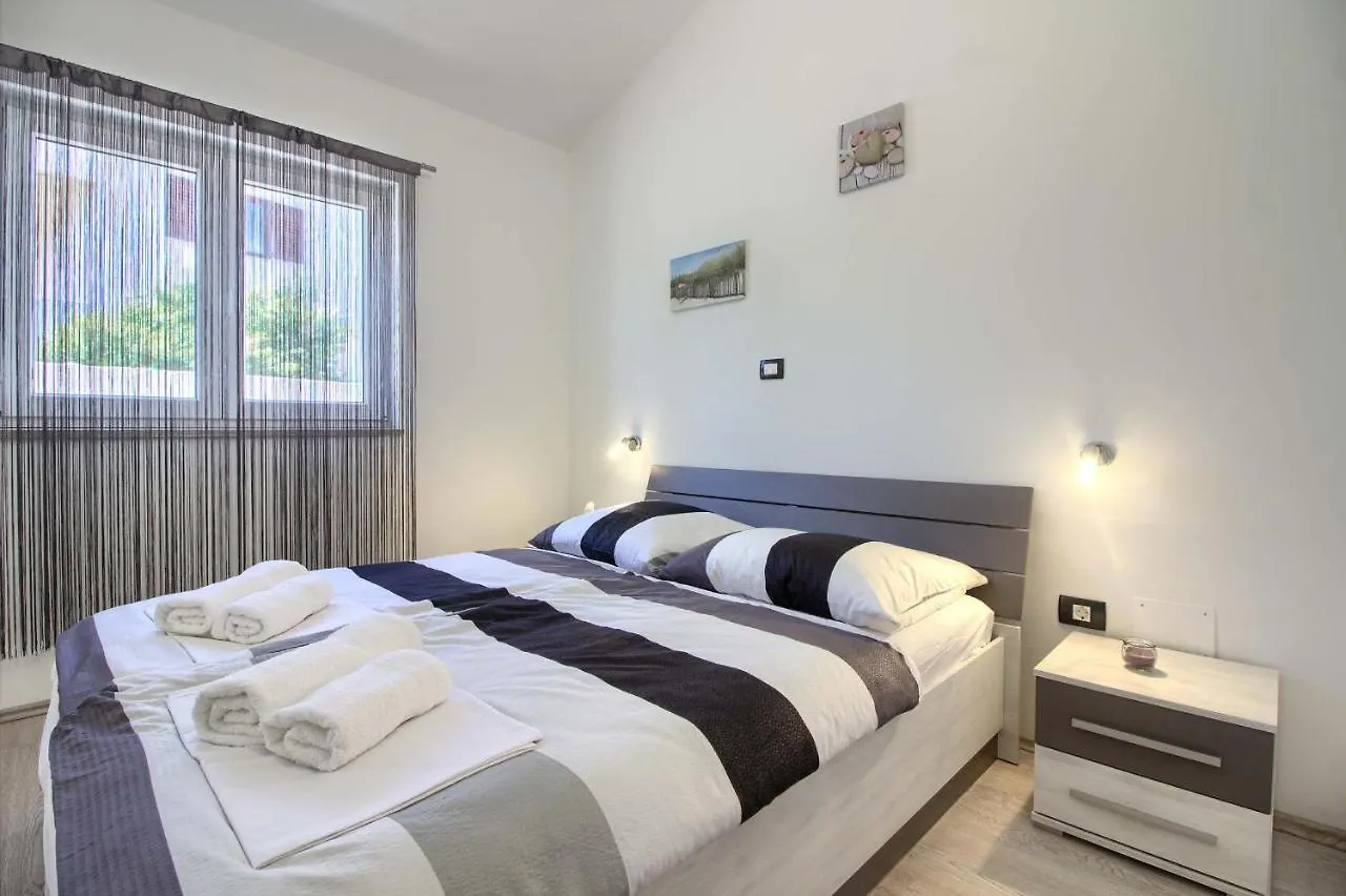 Charming Villa Sissano With Private Pool Near Pula Šišan