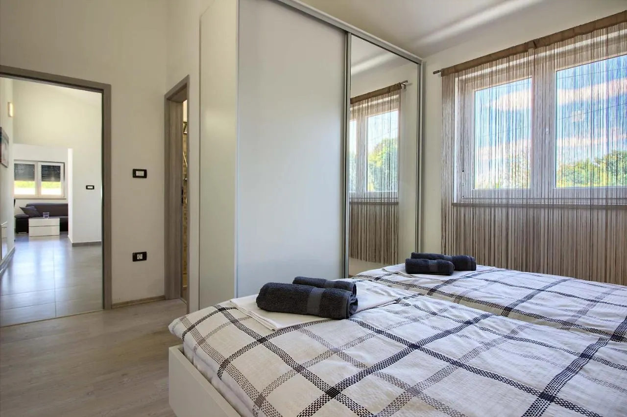Charming Villa Sissano With Private Pool Near Pula Šišan