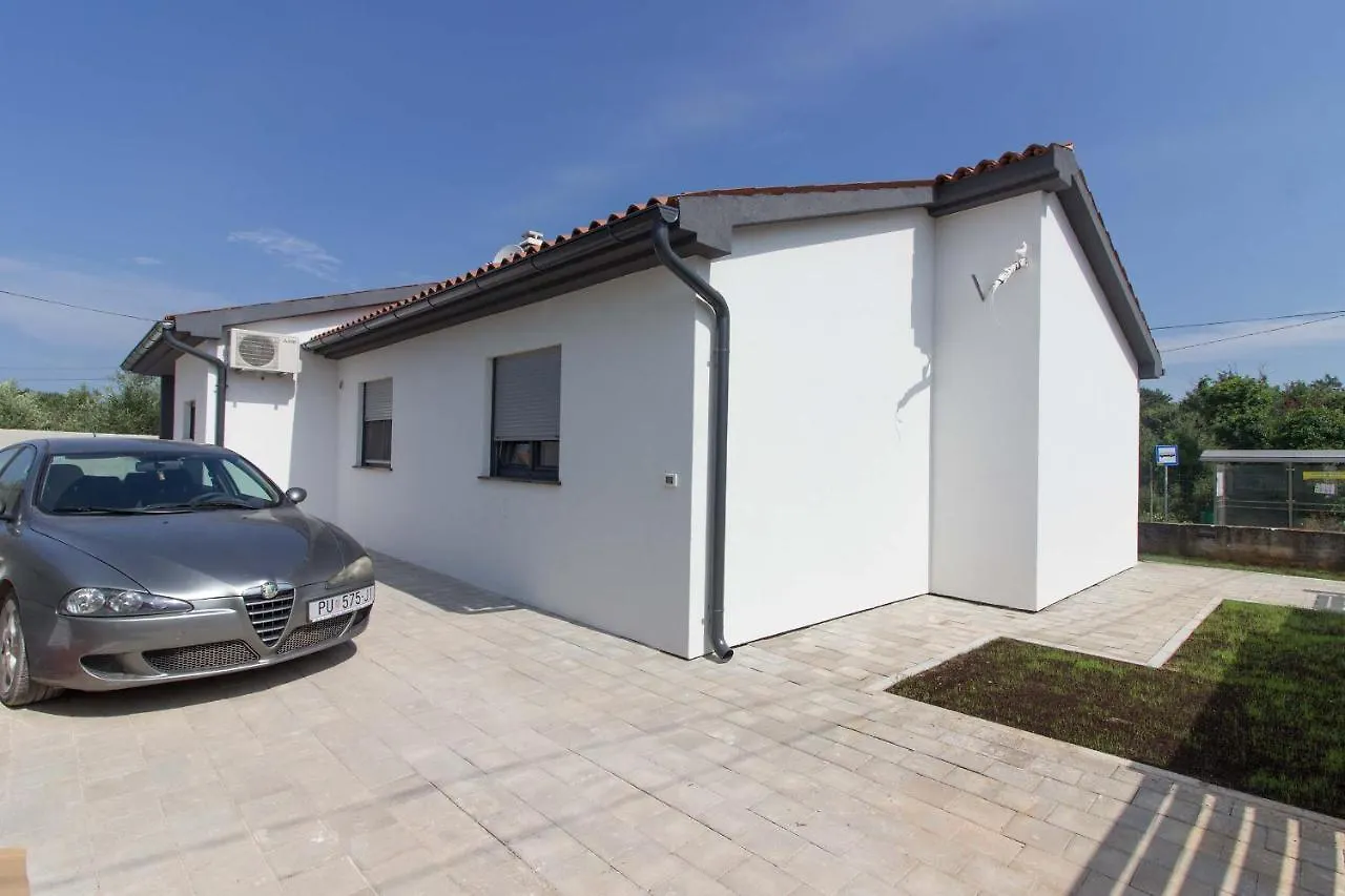 Charming Villa Sissano With Private Pool Near Pula Šišan