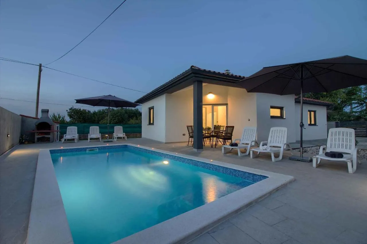 Charming Villa Sissano With Private Pool Near Pula Шишан