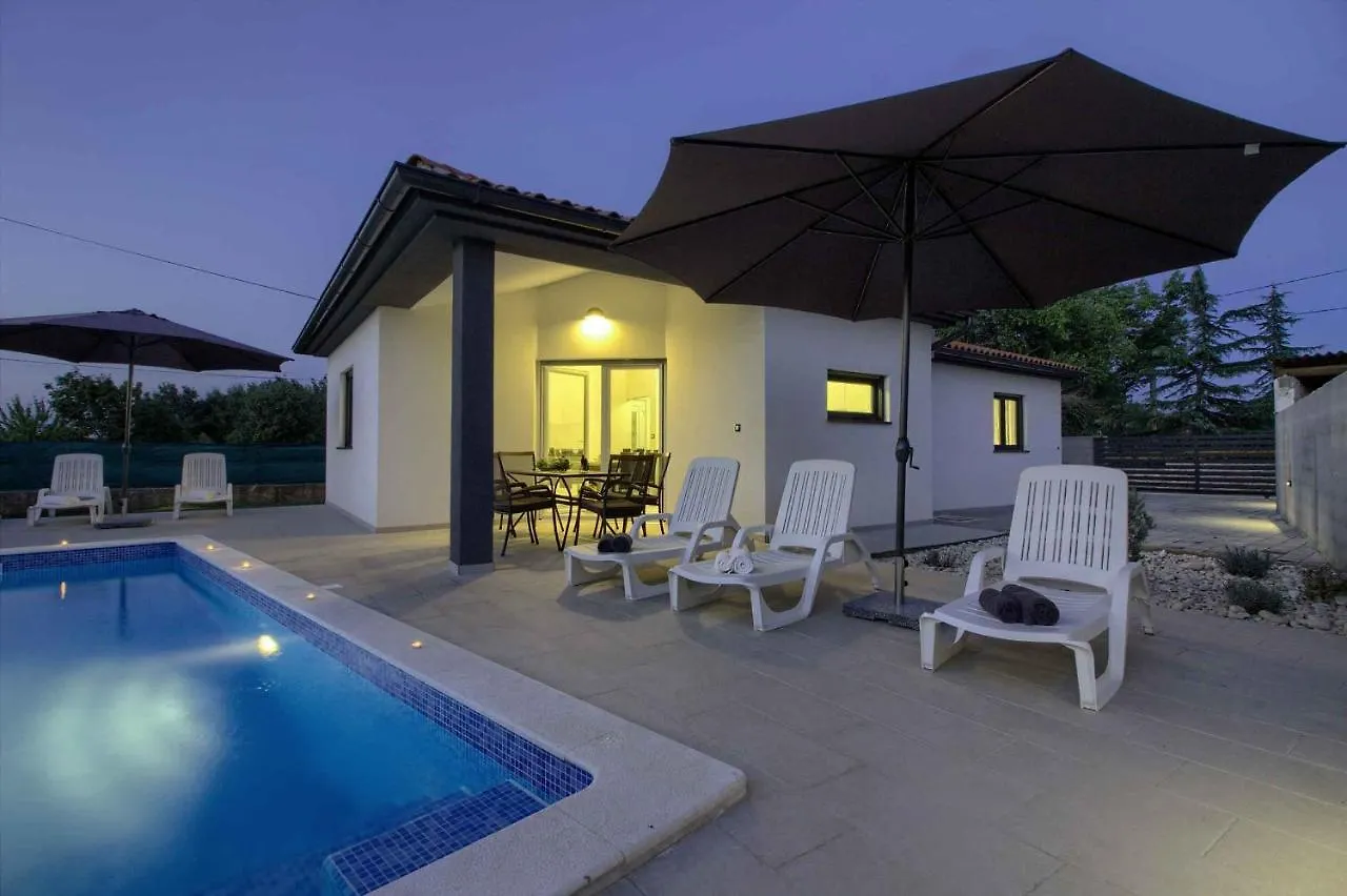 Charming Villa Sissano With Private Pool Near Pula Šišan