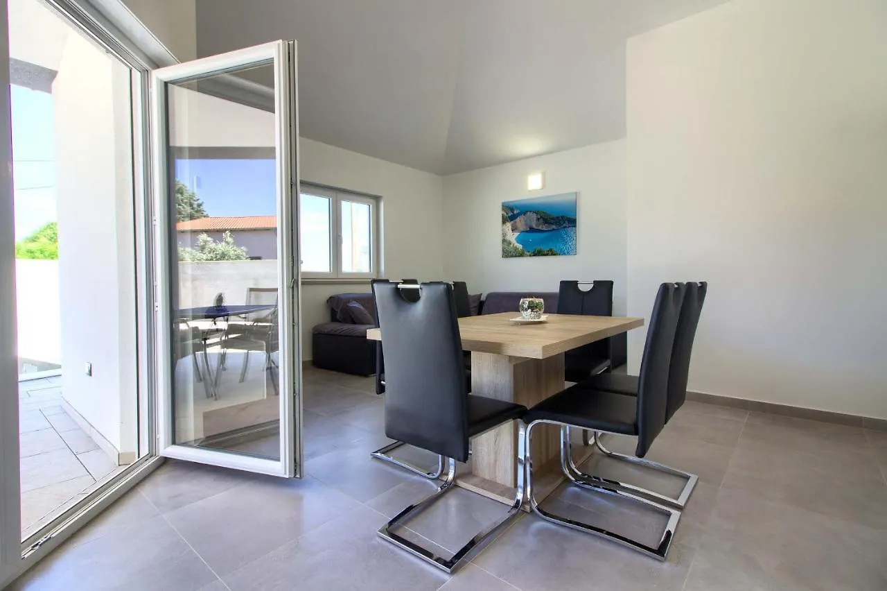Charming Villa Sissano With Private Pool Near Pula Šišan